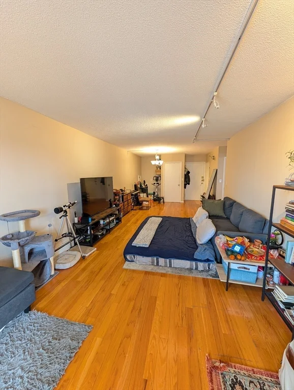 1 bed, 1 bath apartment for rent at 164 Galen St Unit 47, Watertown — photo 3 of 11