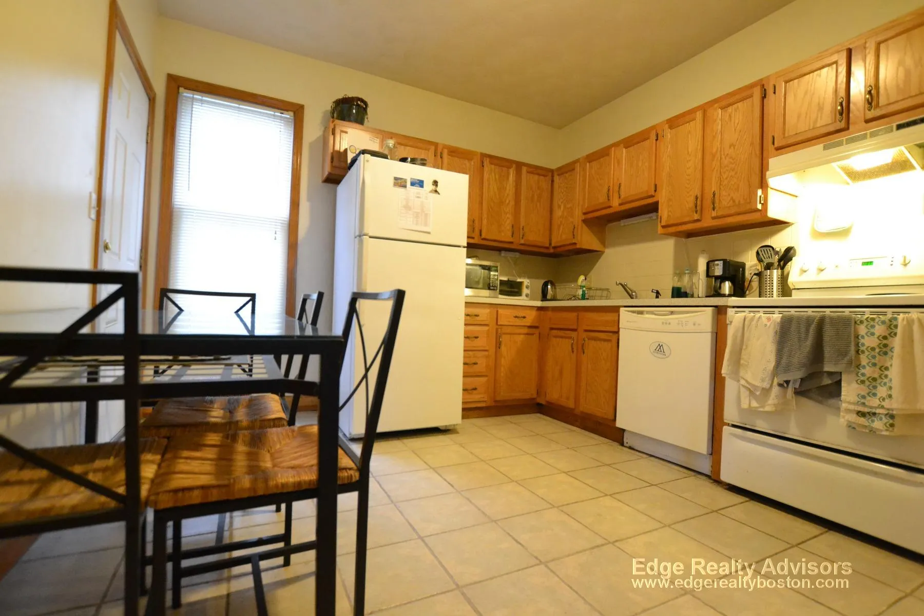 3 bed, 1.5 bath apartment for rent at 164 Kelton St Unit 2, Brighton — photo 4 of 8