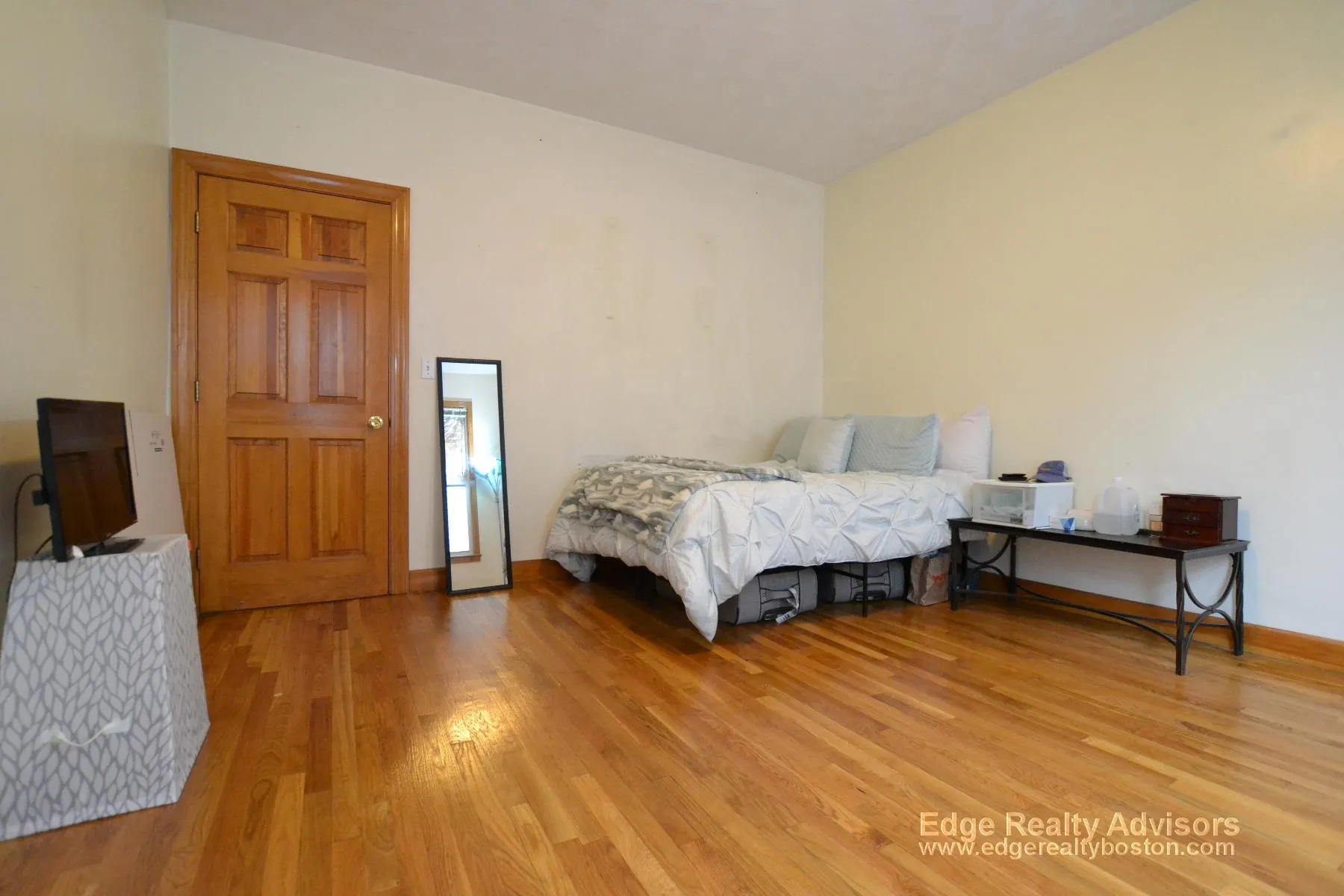 3 bed, 1.5 bath apartment for rent at 164 Kelton St Unit 2, Brighton — photo 2 of 8