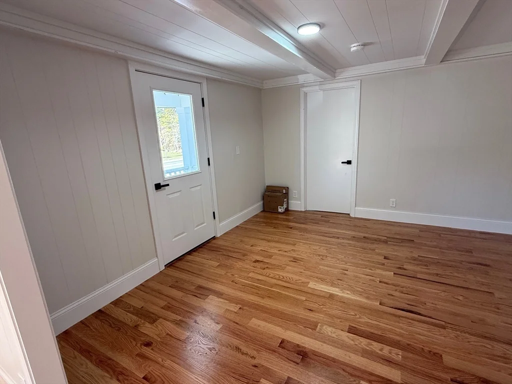 5 bed, 2 bath apartment for rent at 164 Palmer Rd, Plympton — photo 2 of 10