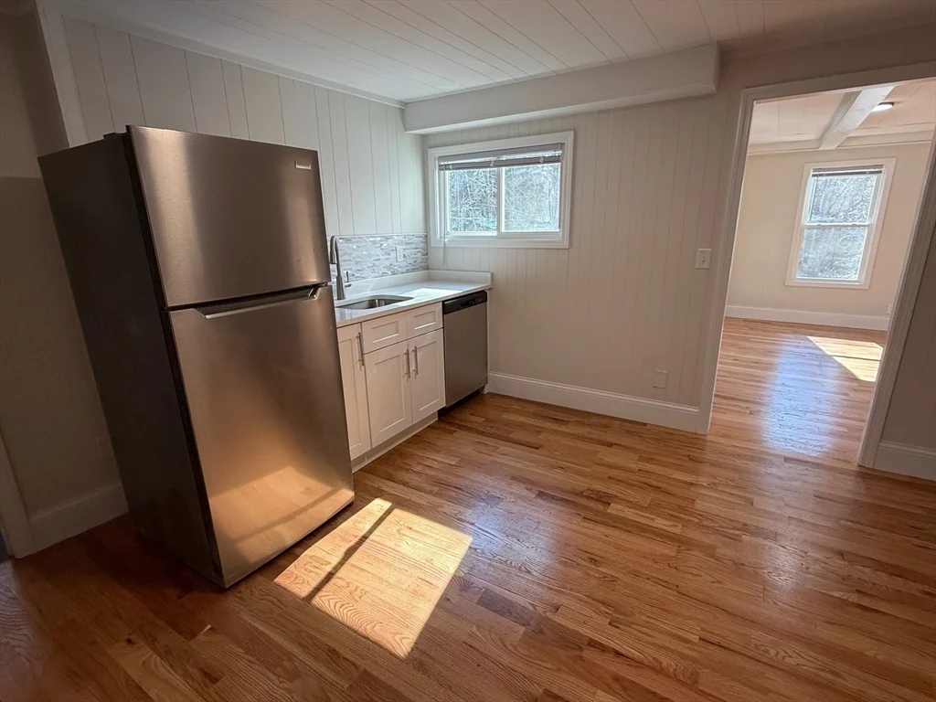 5 bed, 2 bath apartment for rent at 164 Palmer Rd, Plympton — photo 6 of 10