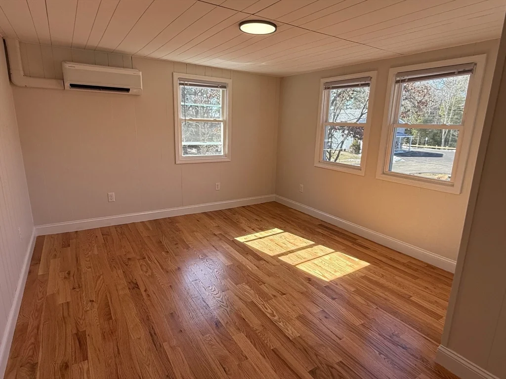 5 bed, 2 bath apartment for rent at 164 Palmer Rd, Plympton — photo 9 of 10