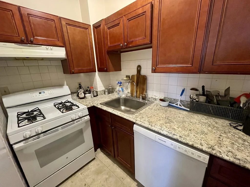 1 bed, 1 bath apartment for rent at 164 Strathmore Rd Unit 10, Brighton — photo 6 of 8