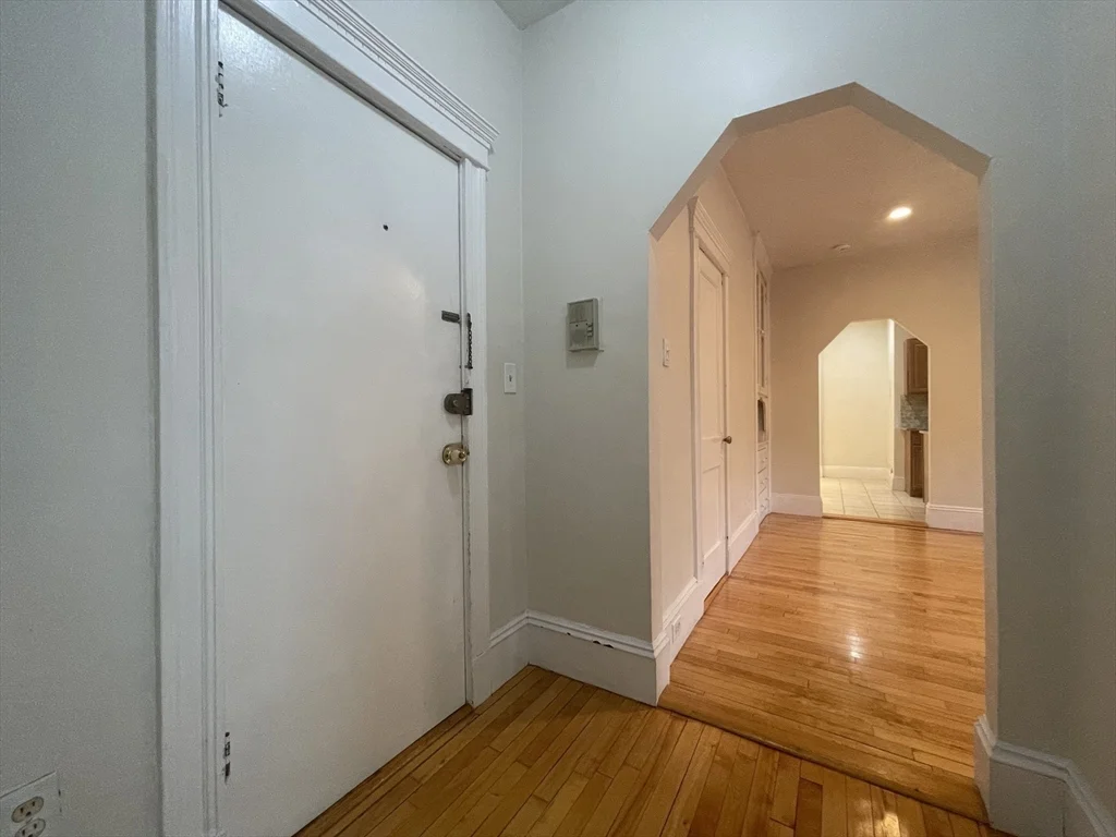 1 bed, 1 bath apartment for rent at 164 Strathmore Rd Unit 12, Brighton — photo 7 of 22