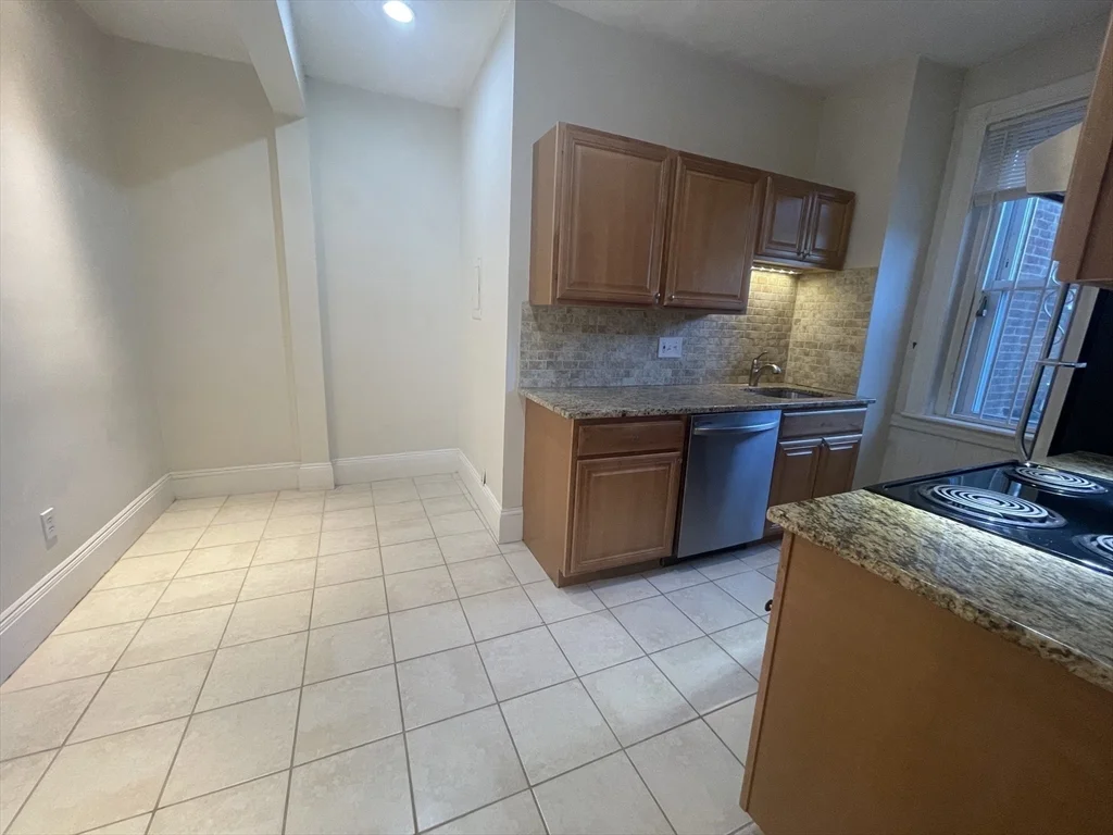 1 bed, 1 bath apartment for rent at 164 Strathmore Rd Unit 12, Brighton — photo 14 of 22
