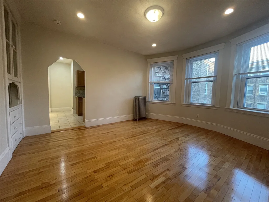 1 bed, 1 bath apartment for rent at 164 Strathmore Rd Unit 12, Brighton — photo 3 of 22