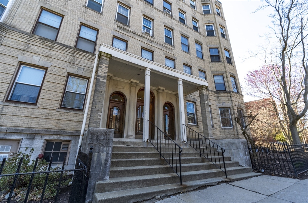 2 bed, 1 bath apartment for rent at 164 Strathmore Rd Unit 17, Brighton — photo 11 of 12