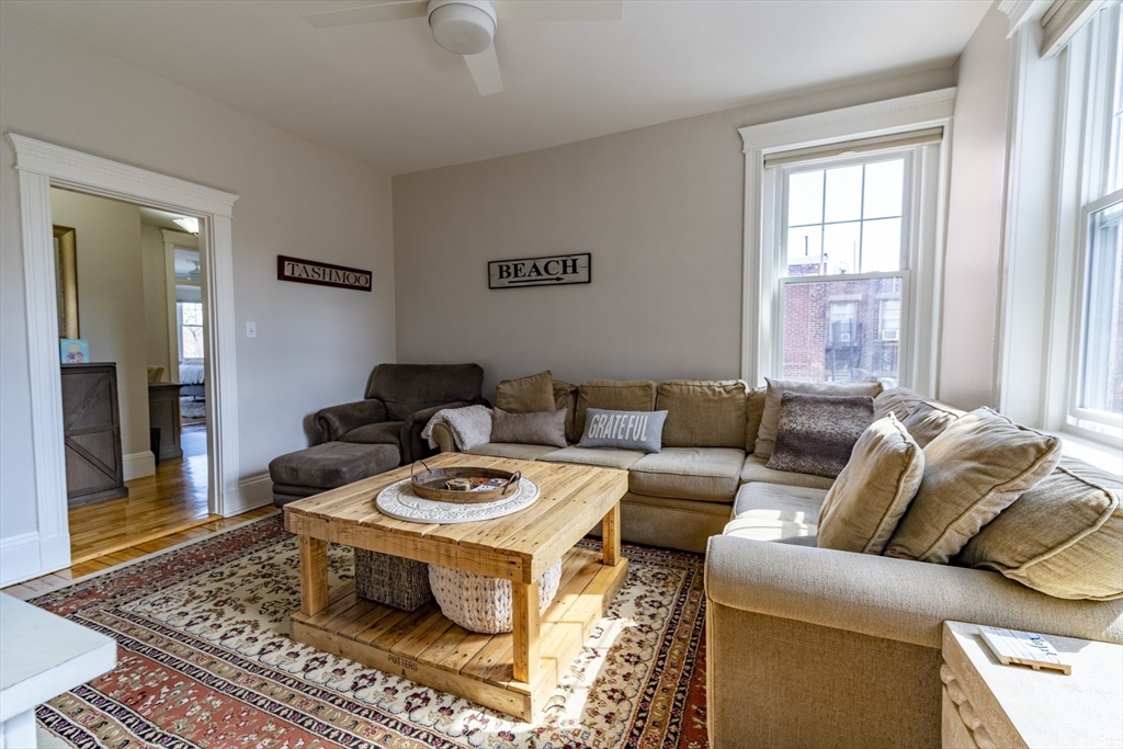 2 bed, 1 bath apartment for rent at 164 Strathmore Rd Unit 17, Brighton — photo 3 of 12