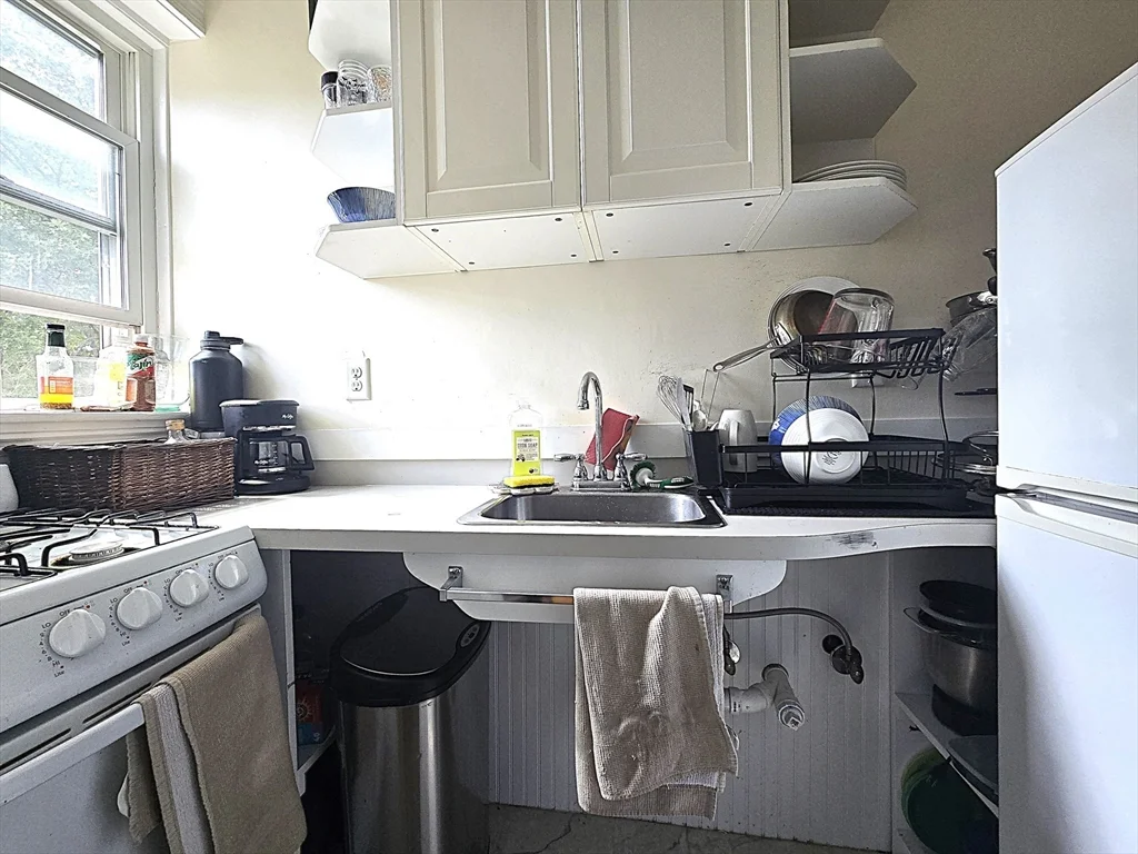 1 bed, 1 bath apartment for rent at 164 Strathmore Rd Unit 25, Brighton — photo 6 of 7