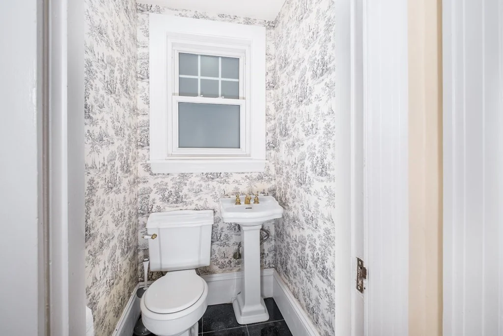5 bed, 3.5 bath apartment for rent at 164 Tappan St Unit 1, Brookline — photo 4 of 33