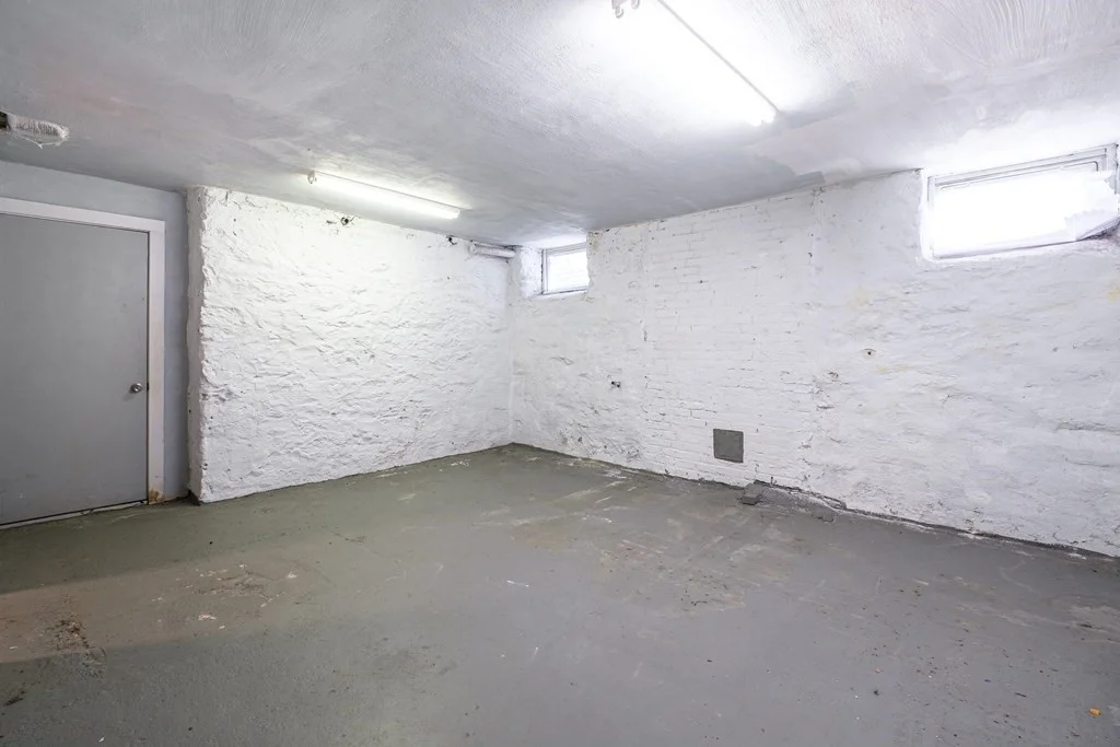 5 bed, 3.5 bath apartment for rent at 164 Tappan St Unit 1, Brookline — photo 28 of 33