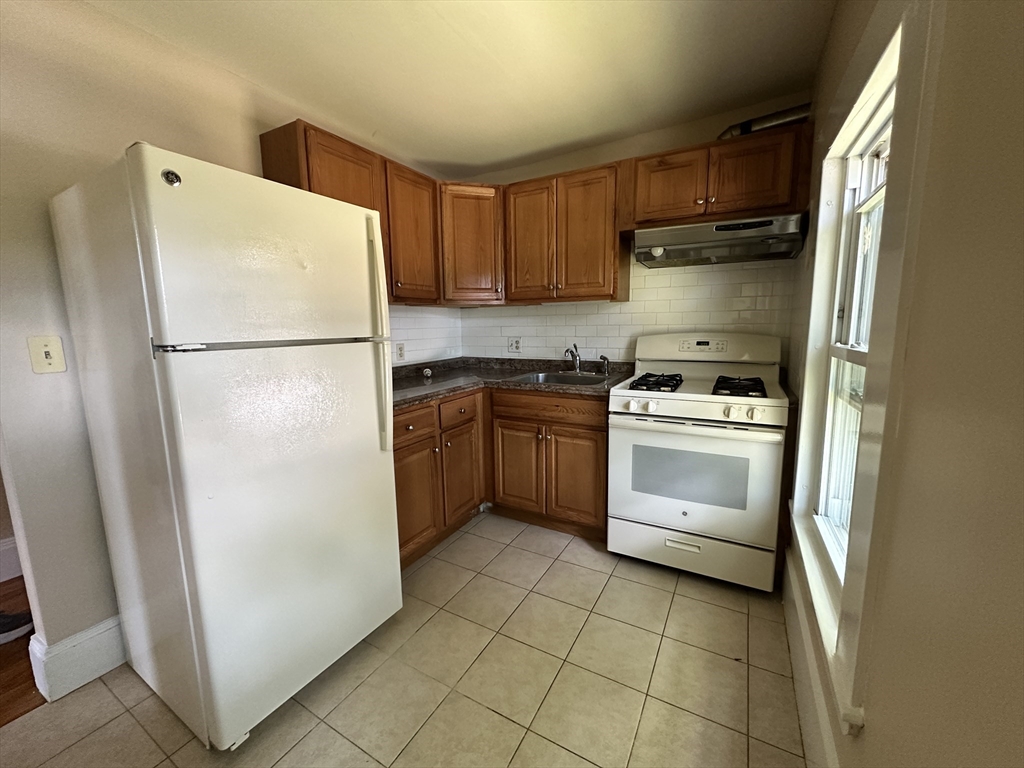 2 bed, 1 bath apartment for rent at 164 W Central St Unit 2, Natick — photo 2 of 7