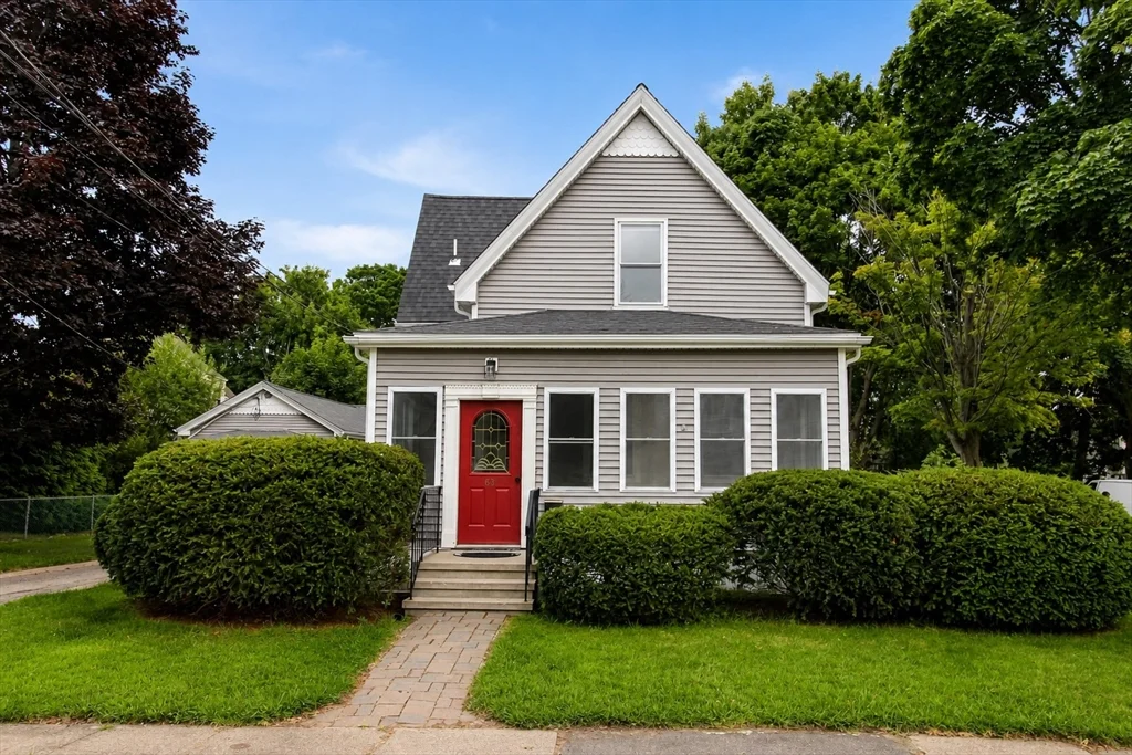 3 bed, 1 bath apartment for rent at 164 Warren Ave Unit 164, Whitman