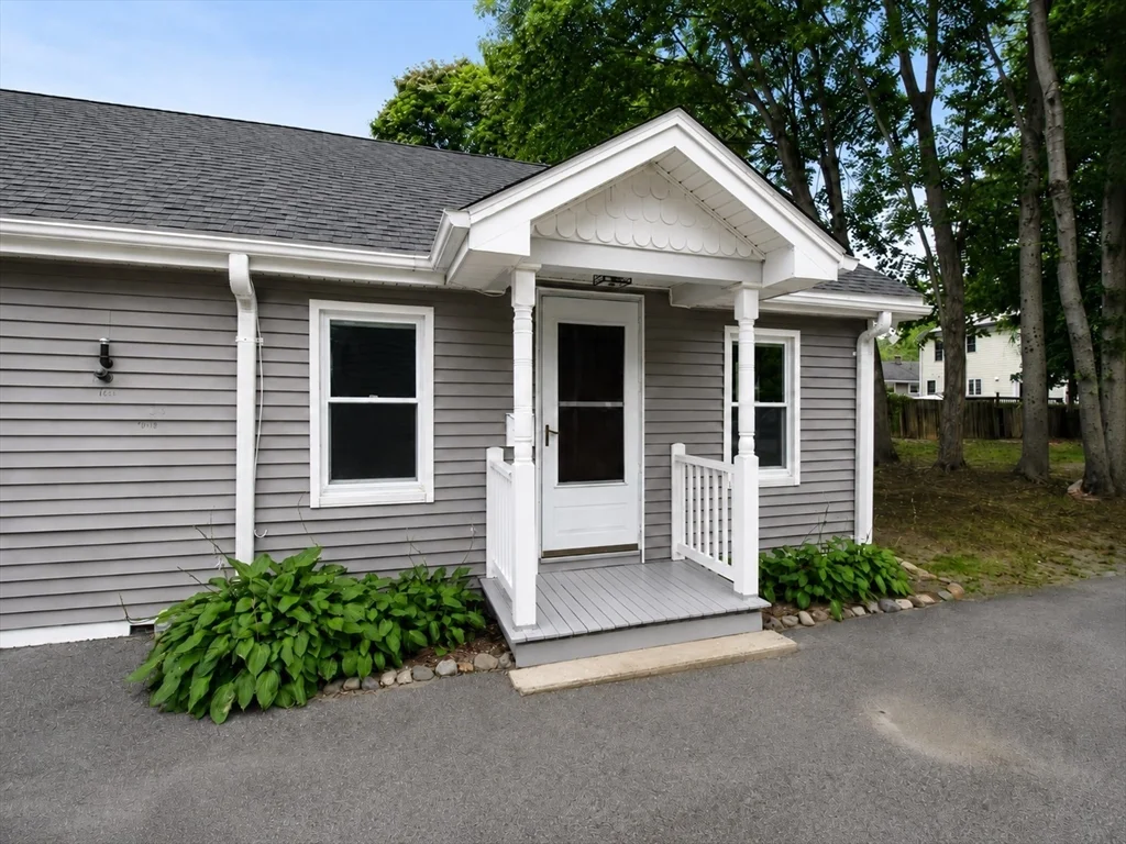 1 bed, 1 bath apartment for rent at 164 Warren Ave Unit B, Whitman