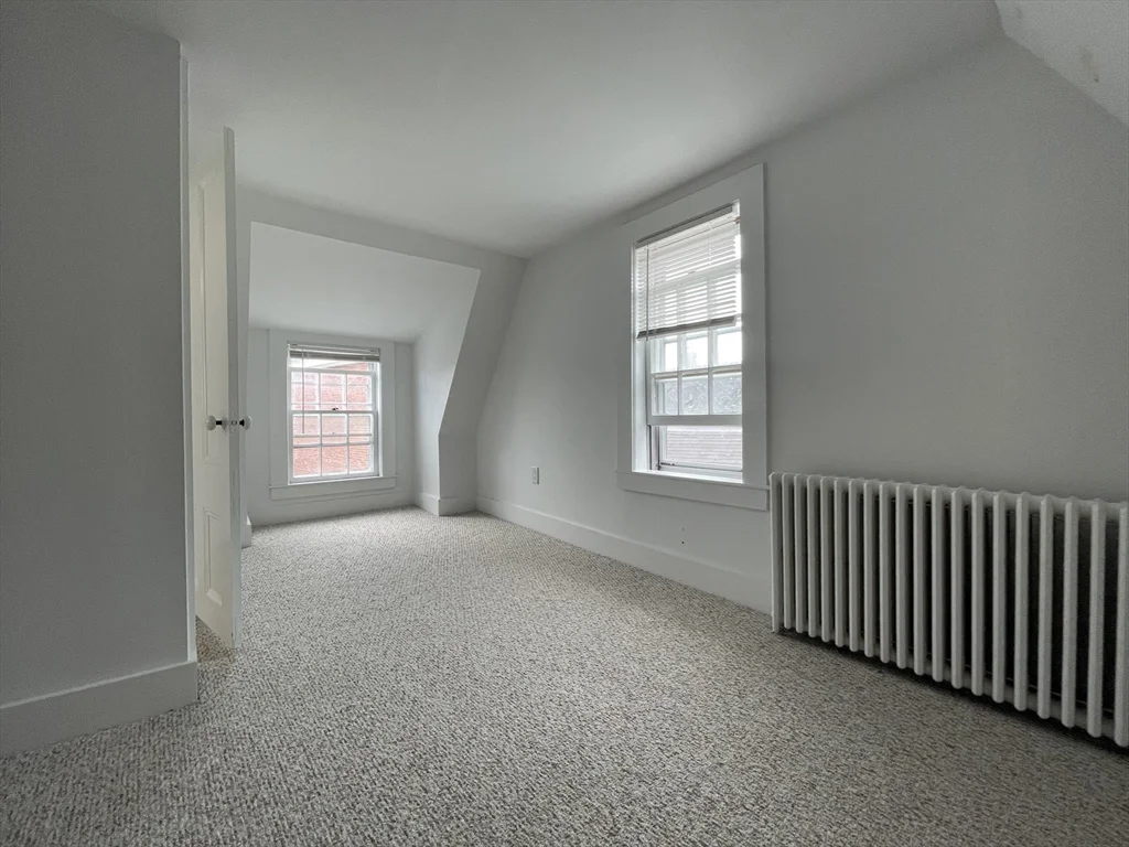 1 bed, 1 bath apartment for rent at 164 Washington St Unit A, Marblehead — photo 9 of 24