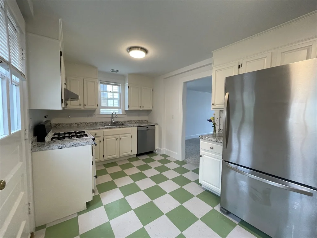 1 bed, 1 bath apartment for rent at 164 Washington St Unit A, Marblehead — photo 3 of 24