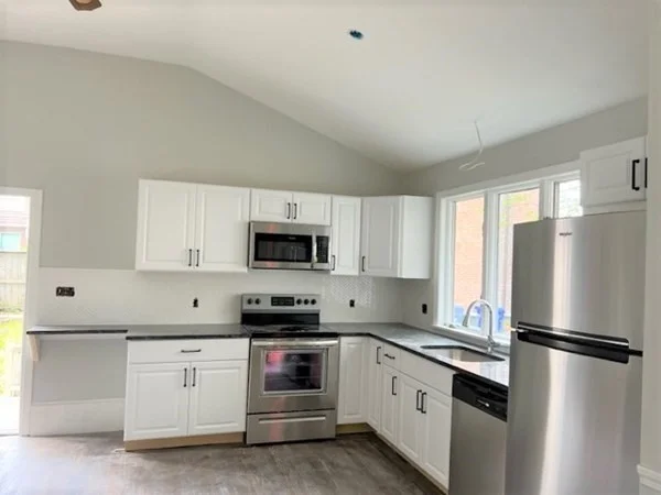 5 bed, 2 bath apartment for rent at 164 West 9th St Unit 1, South Boston — photo 2 of 15