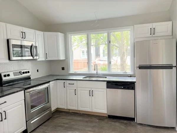 5 bed, 2 bath apartment for rent at 164 West 9th St Unit 1, South Boston — photo 3 of 15