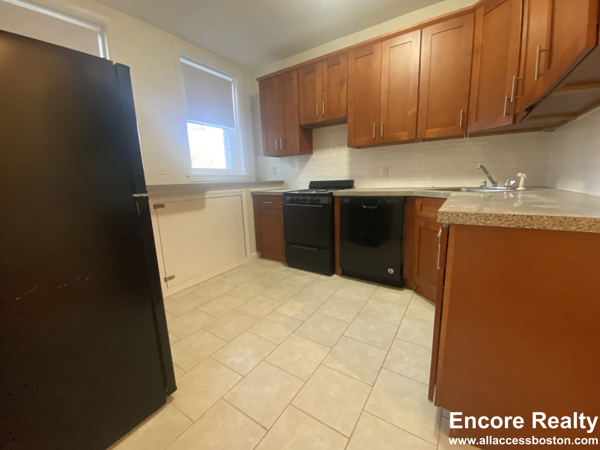 2 bed, 1 bath apartment for rent at 1640 Commonwealth Ave Unit 00, Brighton — photo 2 of 25