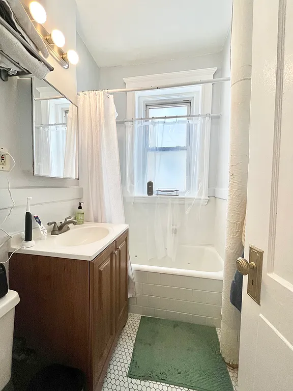 Studio bed, 1 bath apartment for rent at 1641 Commonwealth Ave Unit 11, Brighton — photo 3 of 7