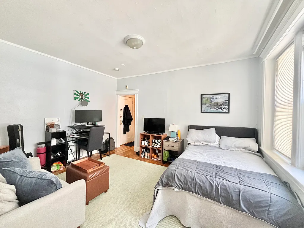 Studio bed, 1 bath apartment for rent at 1641 Commonwealth Ave Unit 11, Brighton