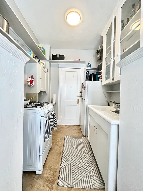 Studio bed, 1 bath apartment for rent at 1641 Commonwealth Ave Unit 11, Brighton — photo 2 of 7