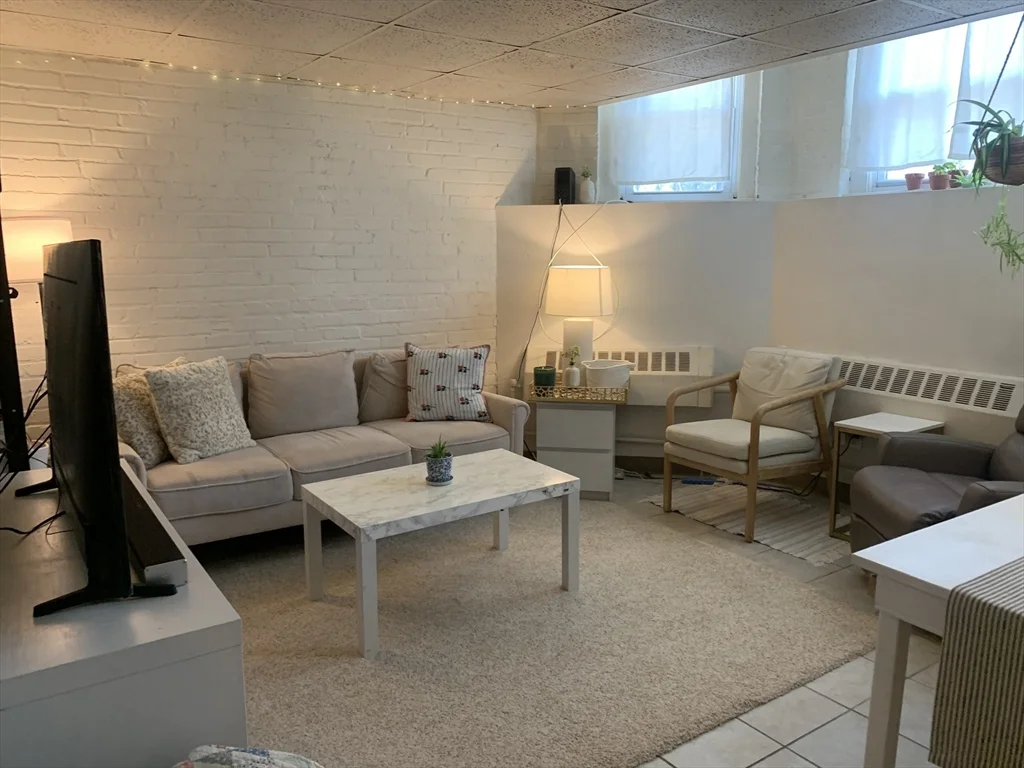 1 bed, 1 bath apartment for rent at 1641 Commonwealth Ave Unit 19, Brighton — photo 3 of 18
