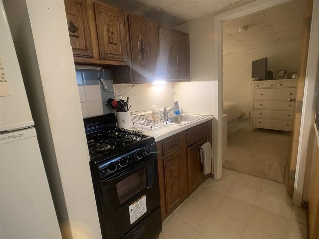 1 bed, 1 bath apartment for rent at 1641 Commonwealth Ave Unit 19, Brighton — photo 8 of 18