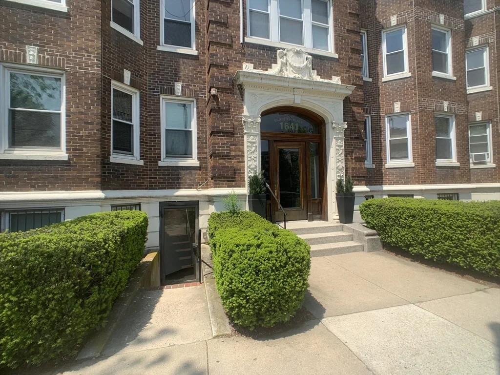 1 bed, 1 bath apartment for rent at 1641 Commonwealth Ave Unit 19, Brighton — photo 1 of 18