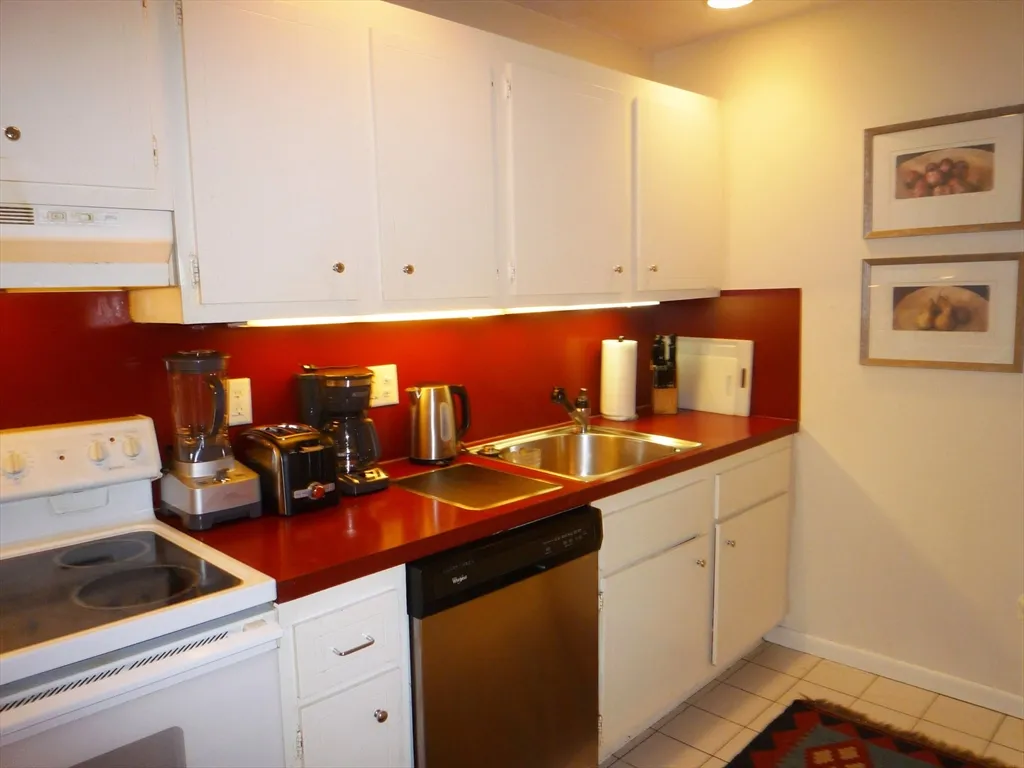 2 bed, 1 bath apartment for rent at 1643 Cambridge St Unit 42, Mid-Cambridge — photo 11 of 26