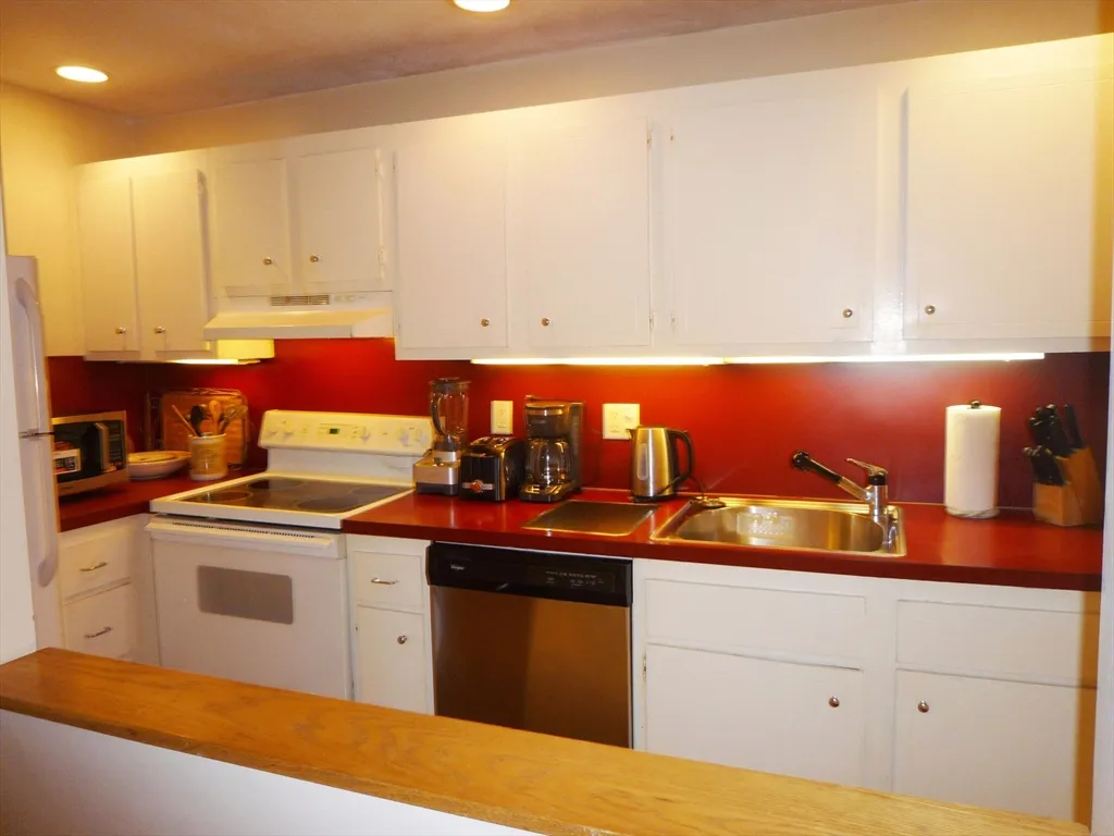 2 bed, 1 bath apartment for rent at 1643 Cambridge St Unit 42, Mid-Cambridge — photo 12 of 26