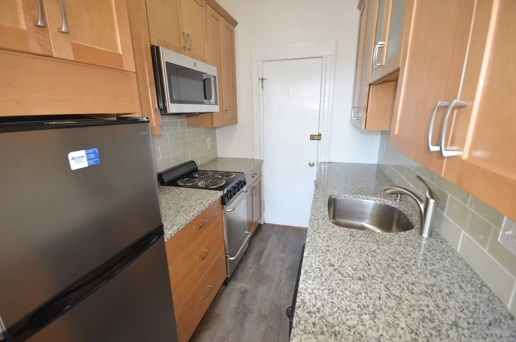 1 bed, 1 bath apartment for rent at 1645 Commonwealth Ave Unit 3, Brighton — photo 5 of 11