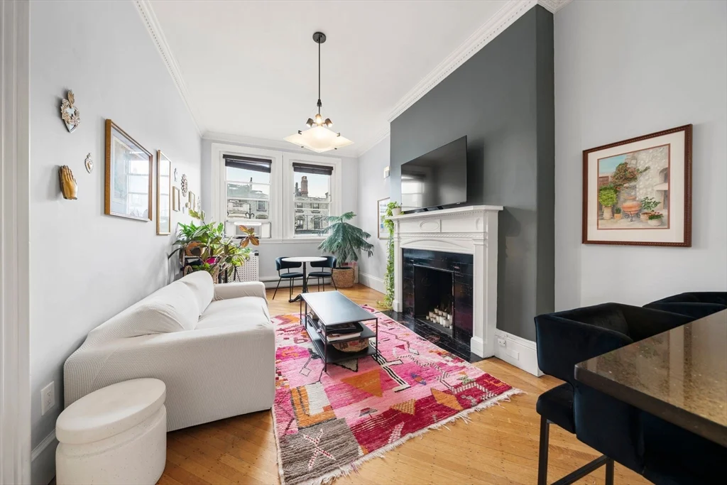 1 bed, 1 bath apartment for rent at 165 Beacon St Unit 8, Back Bay