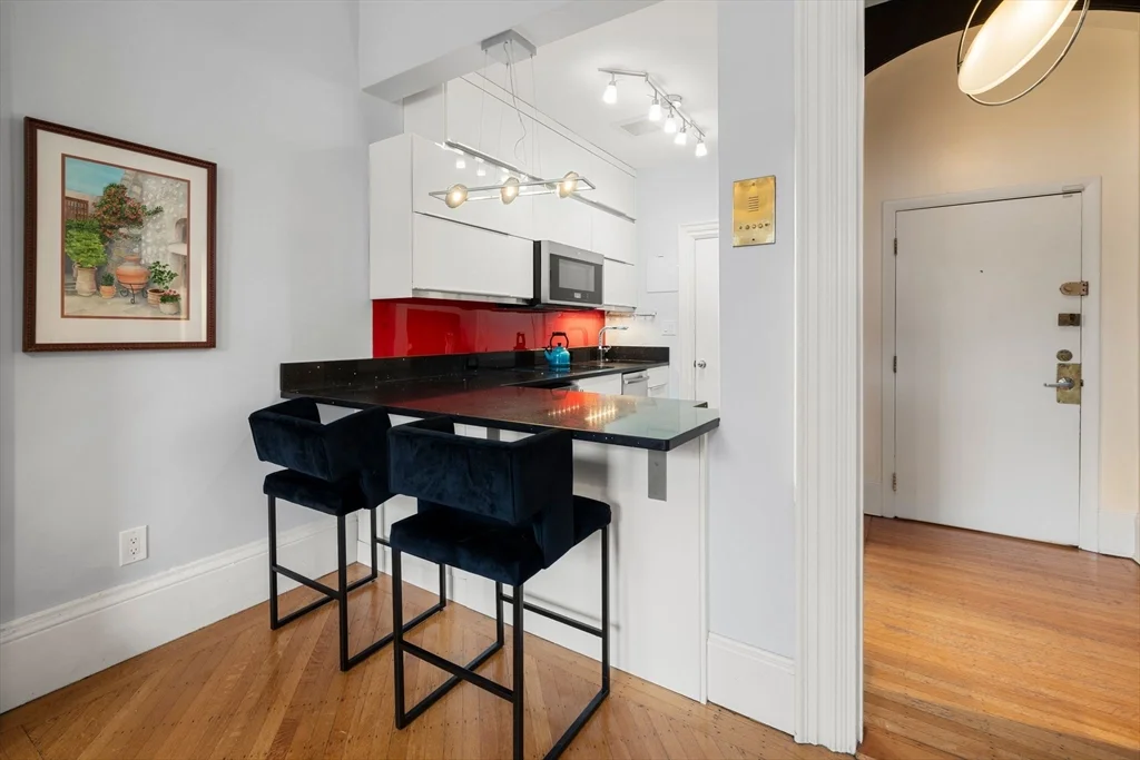 1 bed, 1 bath apartment for rent at 165 Beacon St Unit 8, Back Bay — photo 7 of 25