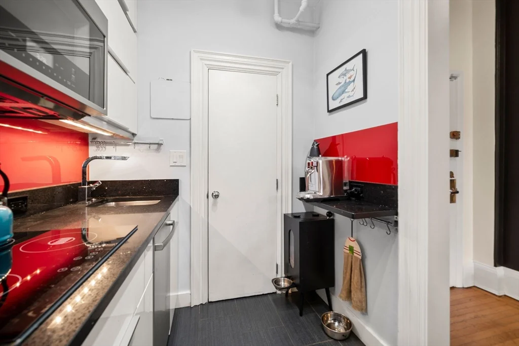 1 bed, 1 bath apartment for rent at 165 Beacon St Unit 8, Back Bay — photo 12 of 25