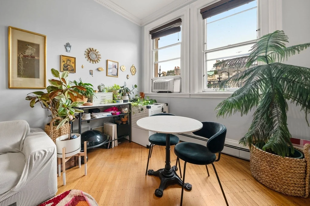 1 bed, 1 bath apartment for rent at 165 Beacon St Unit 8, Back Bay — photo 5 of 25