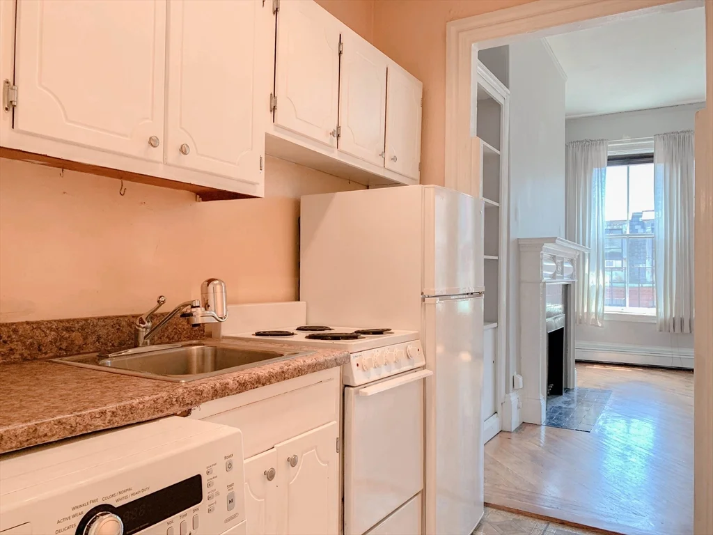 Studio bed, 1 bath apartment for rent at 165 Beacon St Unit 9, Back Bay — photo 10 of 15