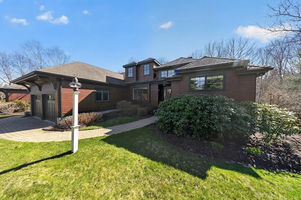 3 bed, 3 bath apartment for rent at 165 Black Rock Dr Unit 165, Hingham — photo 1 of 20