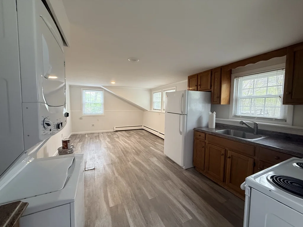 1 bed, 1 bath apartment for rent at 165 Bolton St Unit A, Lancaster — photo 2 of 10