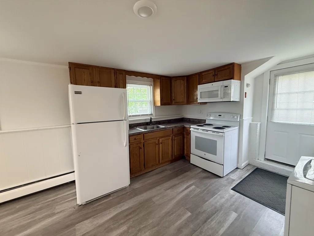 1 bed, 1 bath apartment for rent at 165 Bolton St Unit A, Lancaster — photo 1 of 10