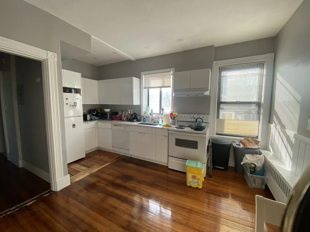 3 bed, 1 bath apartment for rent at 165 Chestnut Ave Unit 3, Jamaica Plain — photo 8 of 19