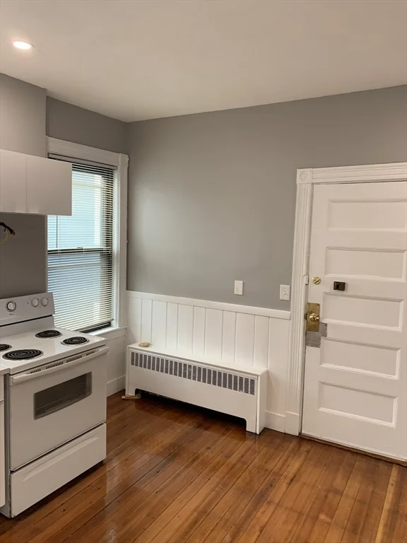 3 bed, 1 bath apartment for rent at 165 Chestnut Ave Unit 3, Jamaica Plain — photo 5 of 19