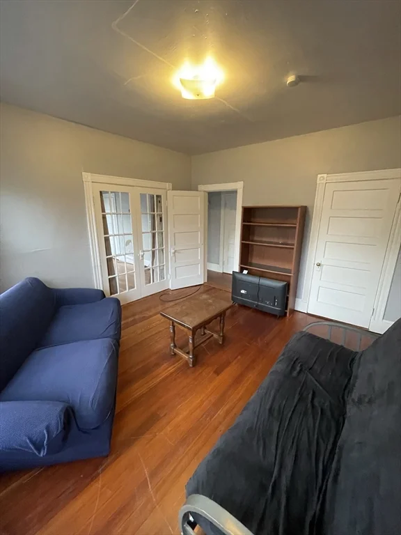 3 bed, 1 bath apartment for rent at 165 Chestnut Ave Unit 3, Jamaica Plain — photo 15 of 19
