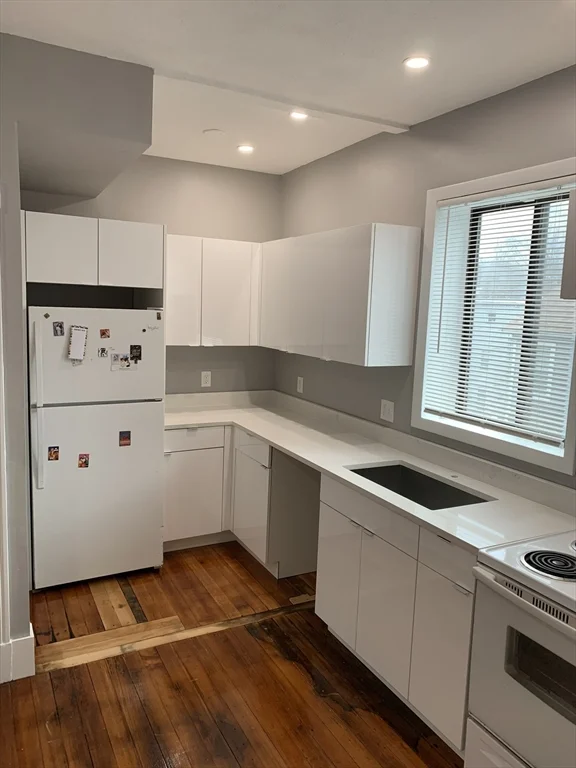 3 bed, 1 bath apartment for rent at 165 Chestnut Ave Unit 3, Jamaica Plain — photo 2 of 19