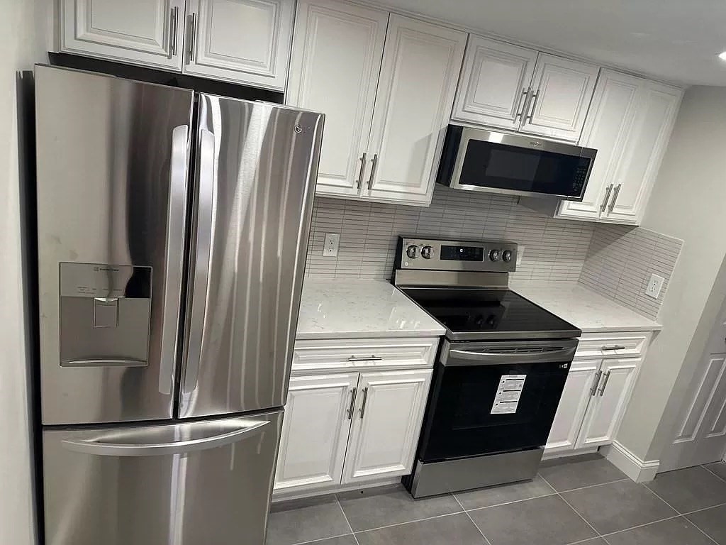 1.5 bed, 1.5 bath apartment for rent at 165 Cottage St Unit 510, Chelsea — photo 1 of 12
