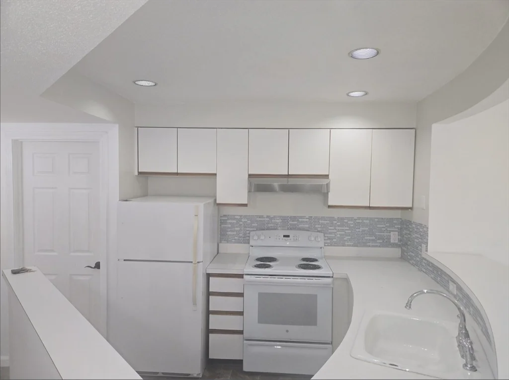 2 bed, 1 bath apartment for rent at 165 Cottage St Unit 706, Chelsea — photo 10 of 26