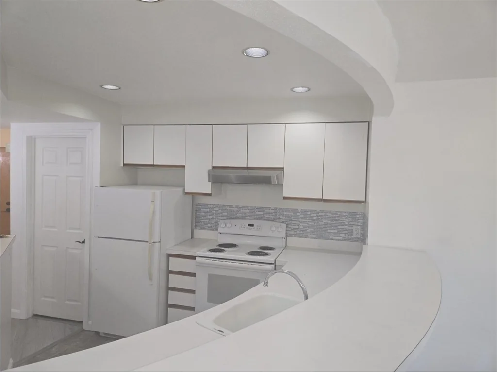 2 bed, 1 bath apartment for rent at 165 Cottage St Unit 706, Chelsea — photo 11 of 26