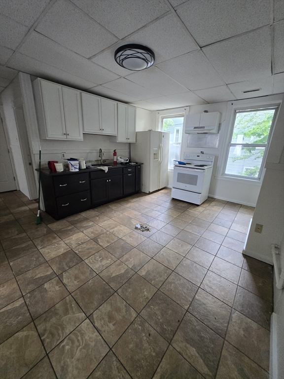 3 bed, 1 bath apartment for rent at 165 Eastern Ave Unit 2, Worcester — photo 1 of 4