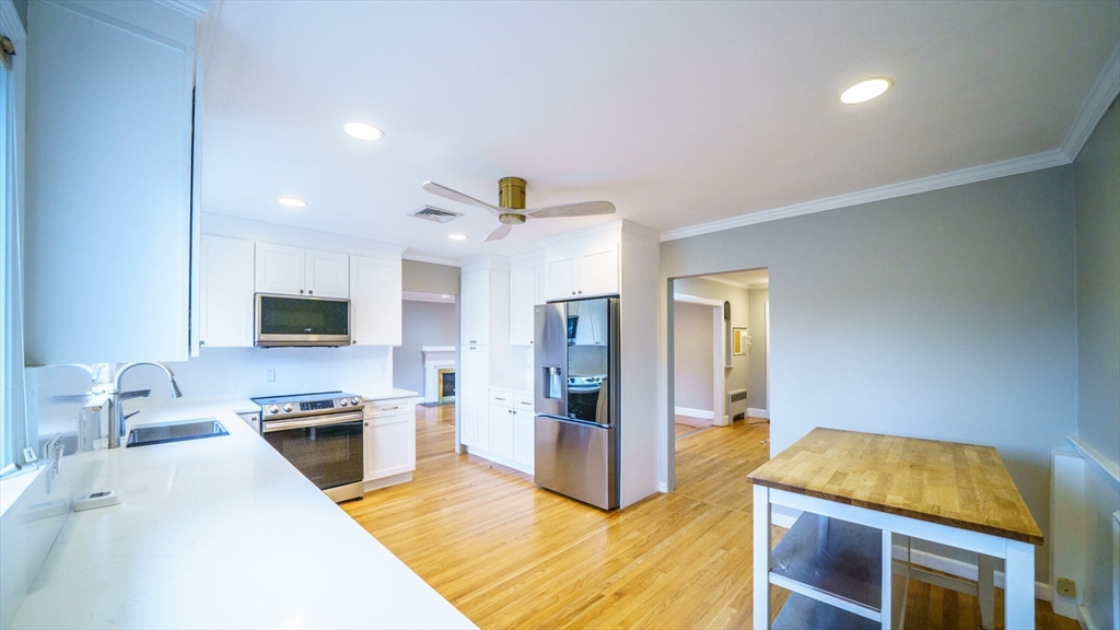 3 bed, 3 bath apartment for rent at 165 Evelyn Rd Unit 1, Waban — photo 3 of 9