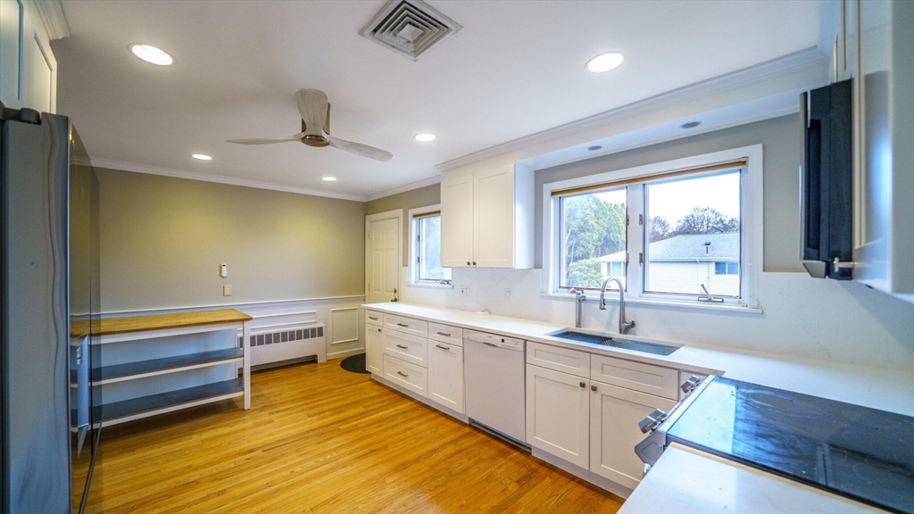 3 bed, 3 bath apartment for rent at 165 Evelyn Rd Unit 1, Waban — photo 2 of 9